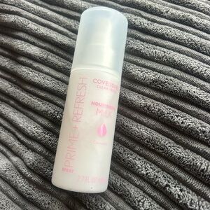 COVERGIRL Prime + Refresh Nourishing Milk Spray - White with Pink Accents